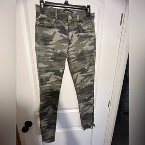 Express Stretch Camouflage Ankle Legging Mid Rise with zippers at the ankles 2 L